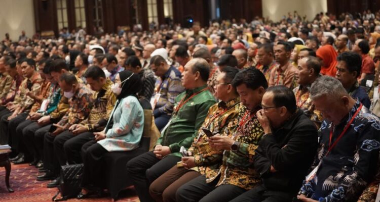 Ketgam: Bupati H. Ruksamin saat menghadiri Rakor persiapan persiapan pengadaan ASN yang di helat di jakarta selatan hotel bidakara