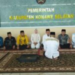 Ketgam : Prosesi penyambutan Bupati dan Wakil Bupati Konsel dengan secara adat mombesara, bertempat di Pendopo Rumah Jabatan ( Rujab) Minggu, 2/3/2025
